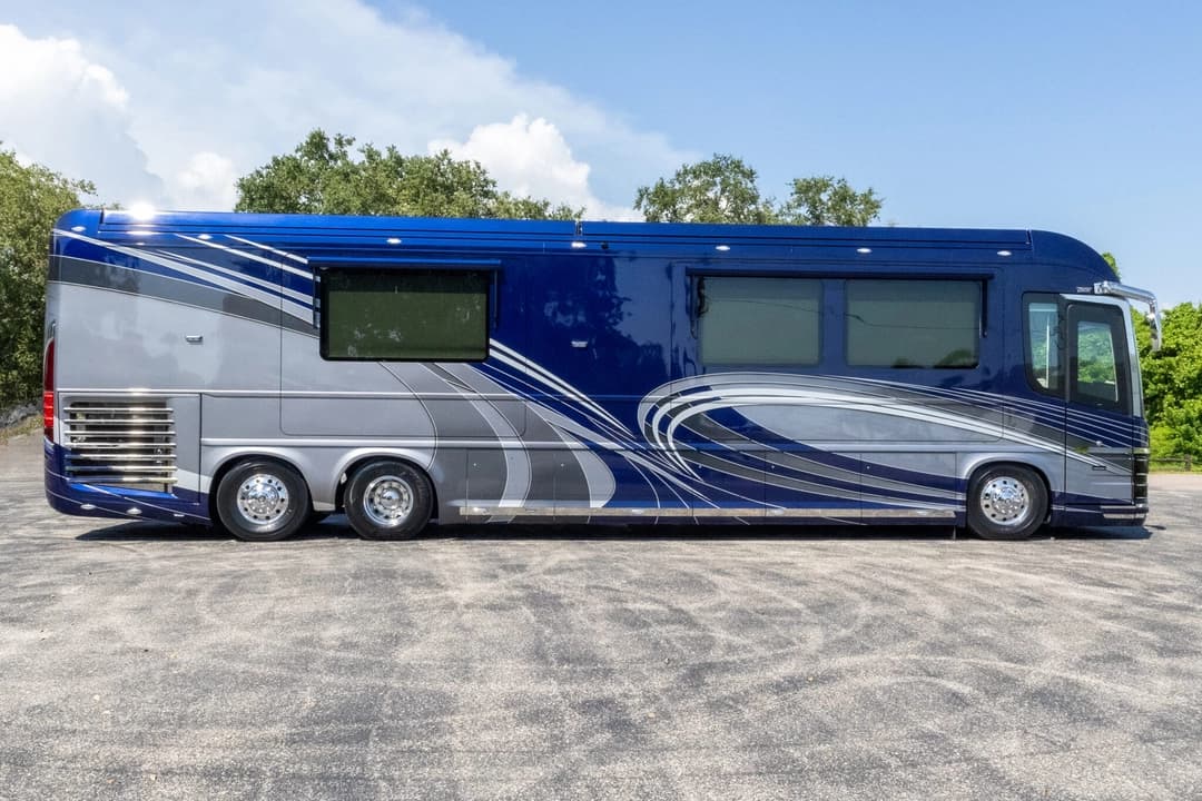 2024 Newell P50 Edition Motorhome - Image 3