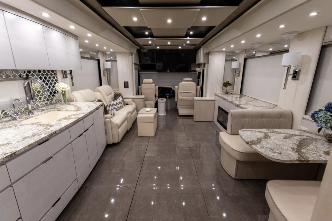 2024 Newell P50 Edition Motorhome - Image 21