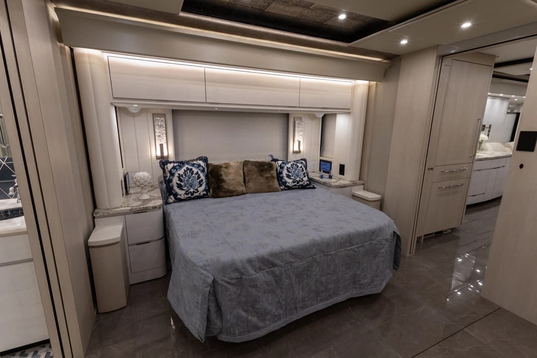 2024 Newell P50 Edition Motorhome - Image 26