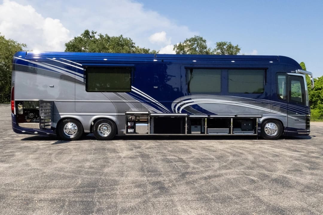 2024 Newell P50 Edition Motorhome - Image 33