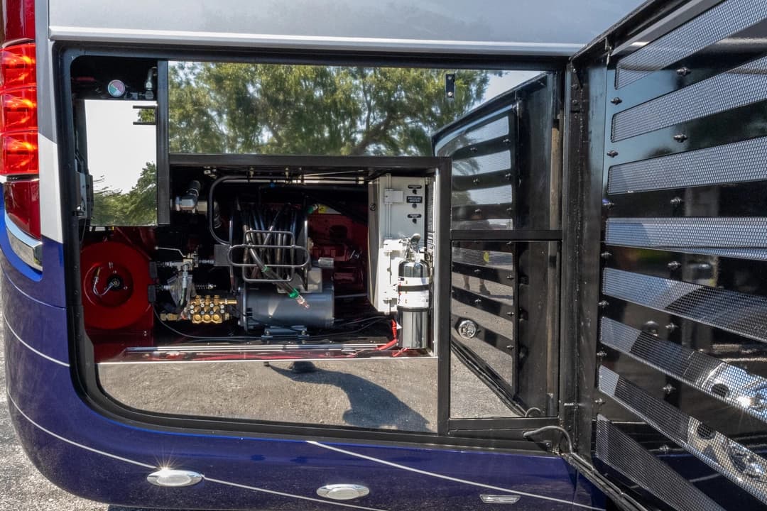2024 Newell P50 Edition Motorhome - Image 35