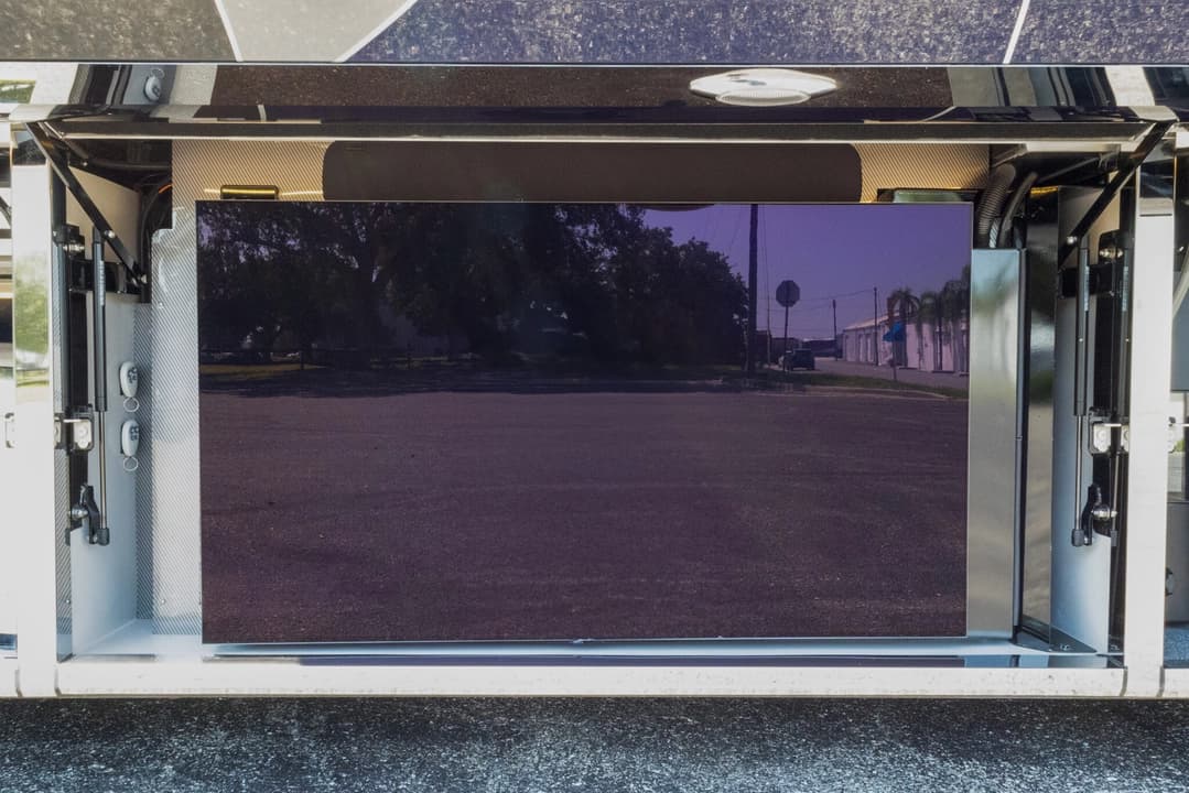 2024 Newell P50 Edition Motorhome - Image 37