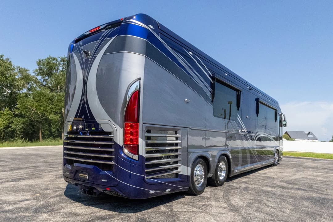 2024 Newell P50 Edition Motorhome - Image 5