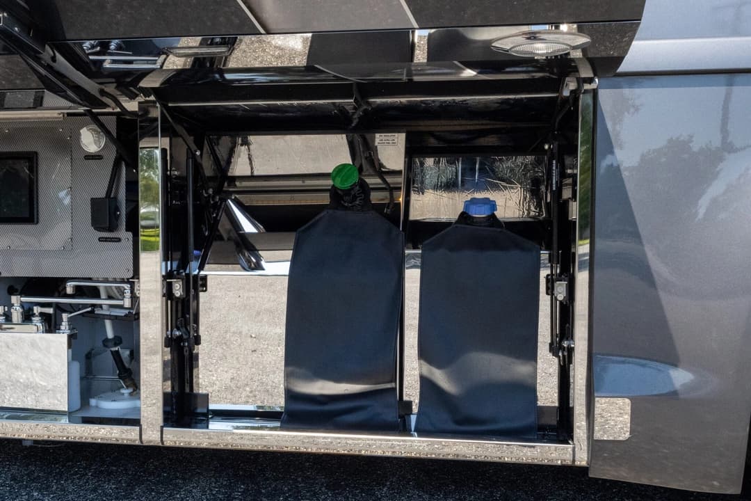 2024 Newell P50 Edition Motorhome - Image 46