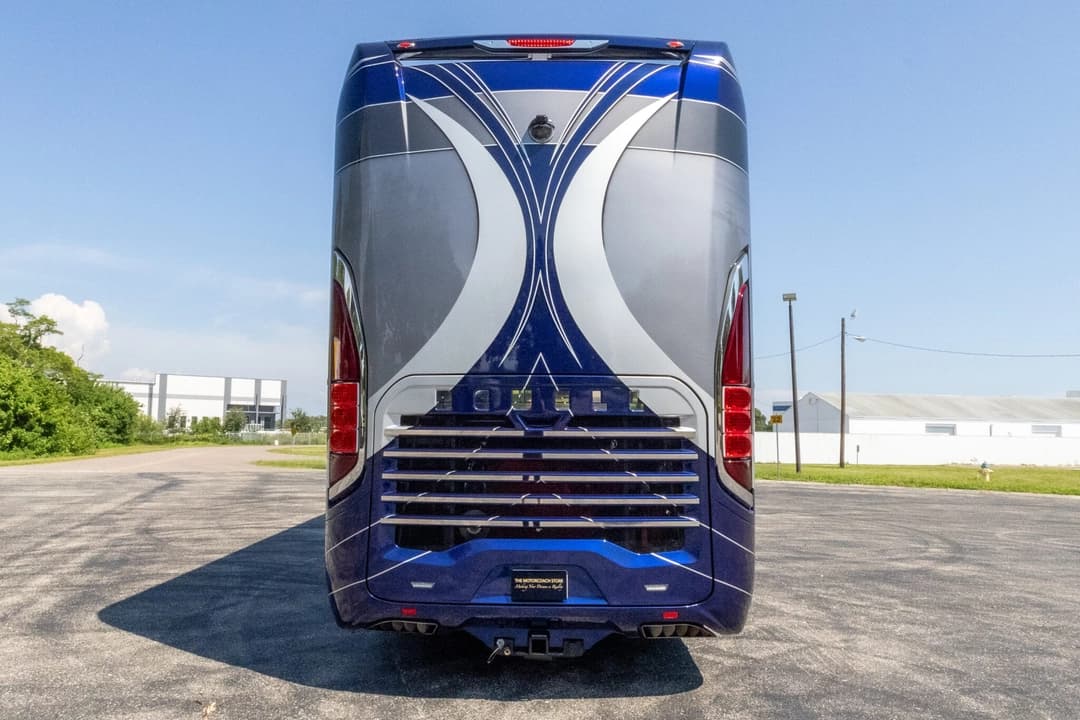 2024 Newell P50 Edition Motorhome - Image 6