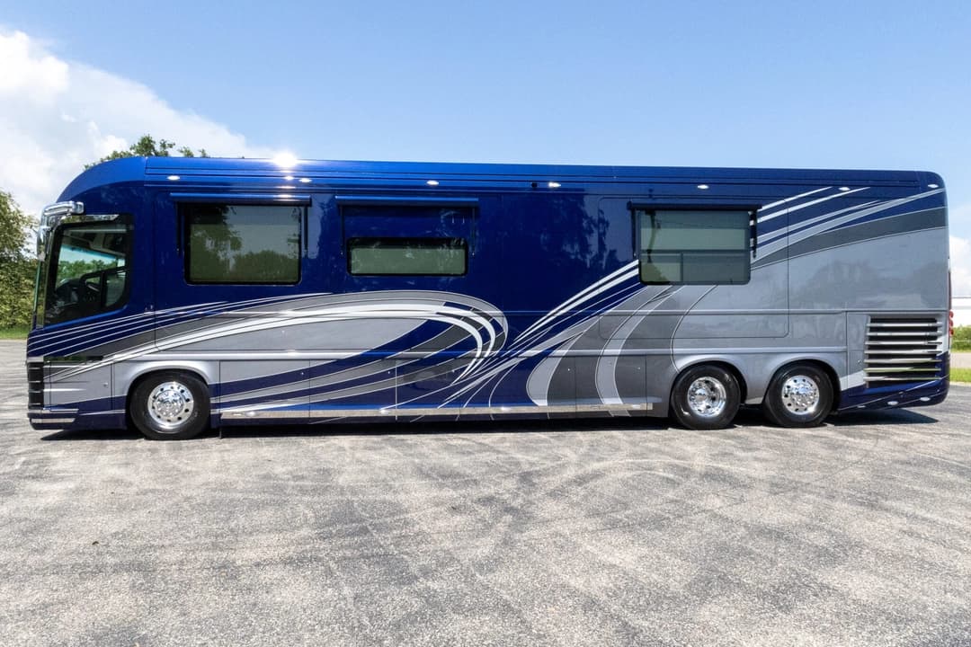 2024 Newell P50 Edition Motorhome - Image 9