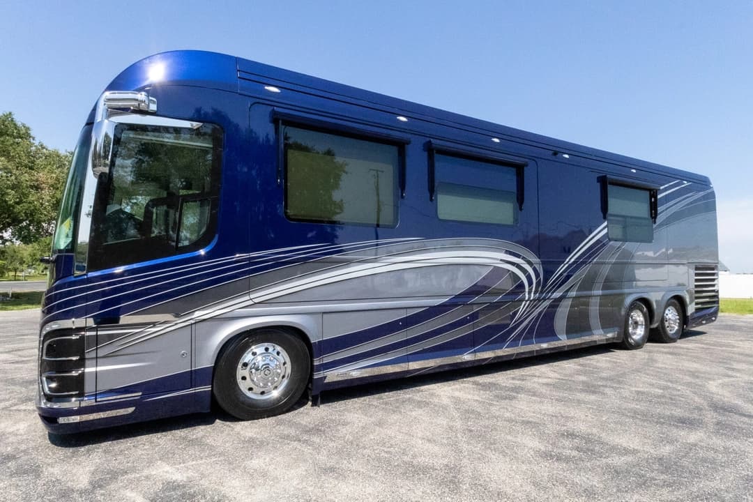 2024 Newell P50 Edition Motorhome - Image 10