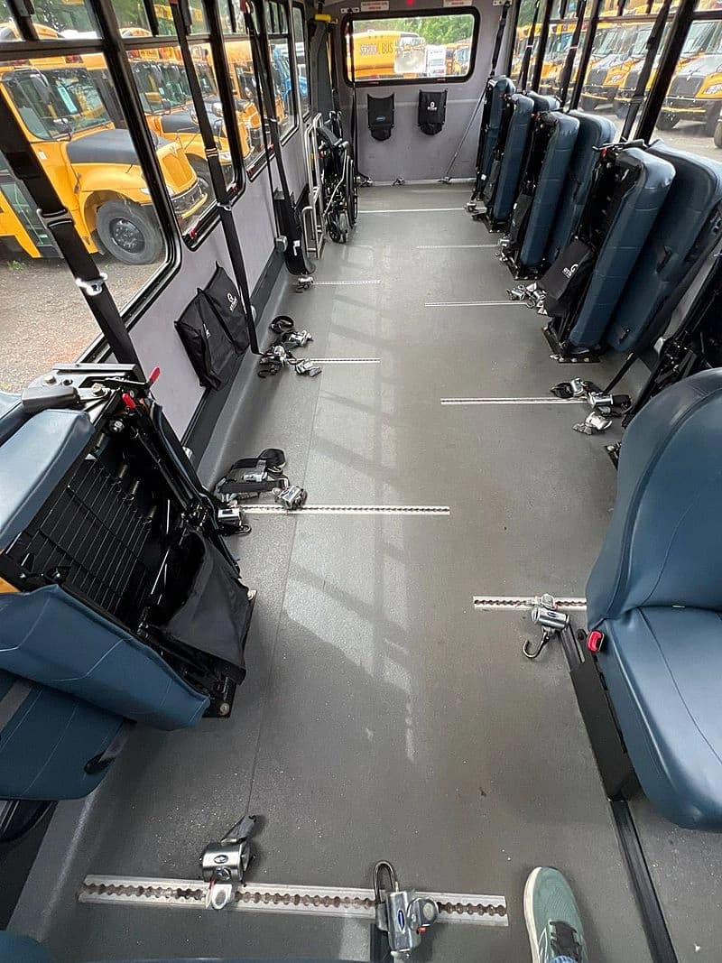 2013 Ford F650 Shuttle Bus - Image 12