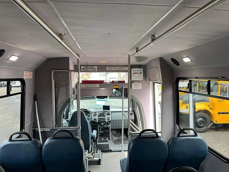 2013 Ford F650 Shuttle Bus - Image 15
