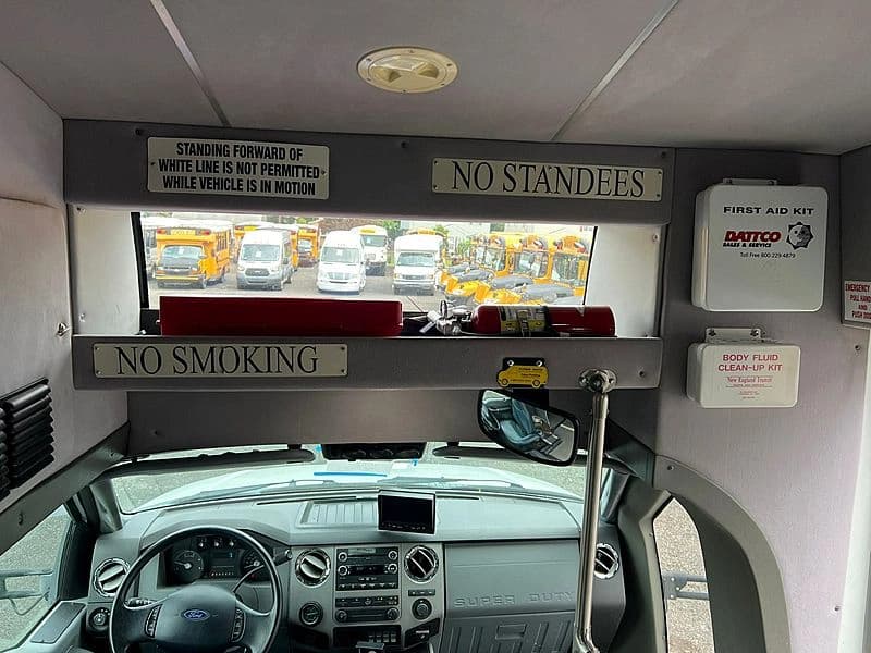 2013 Ford F650 Shuttle Bus - Image 16