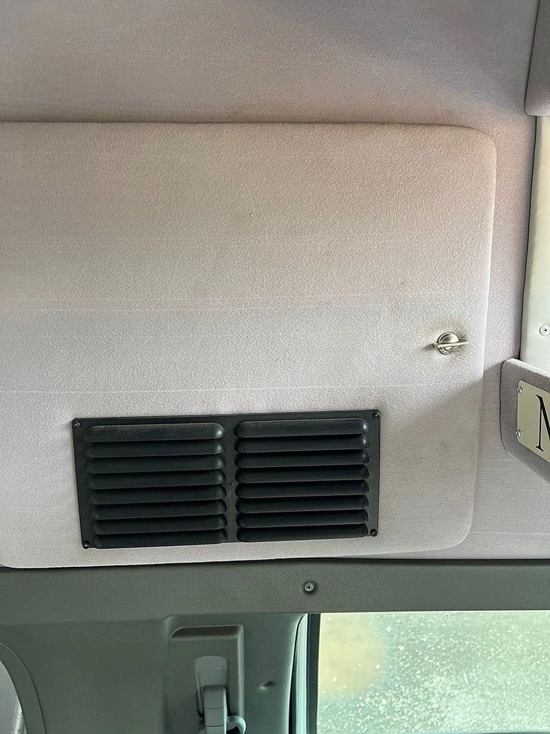 2013 Ford F650 Shuttle Bus - Image 17