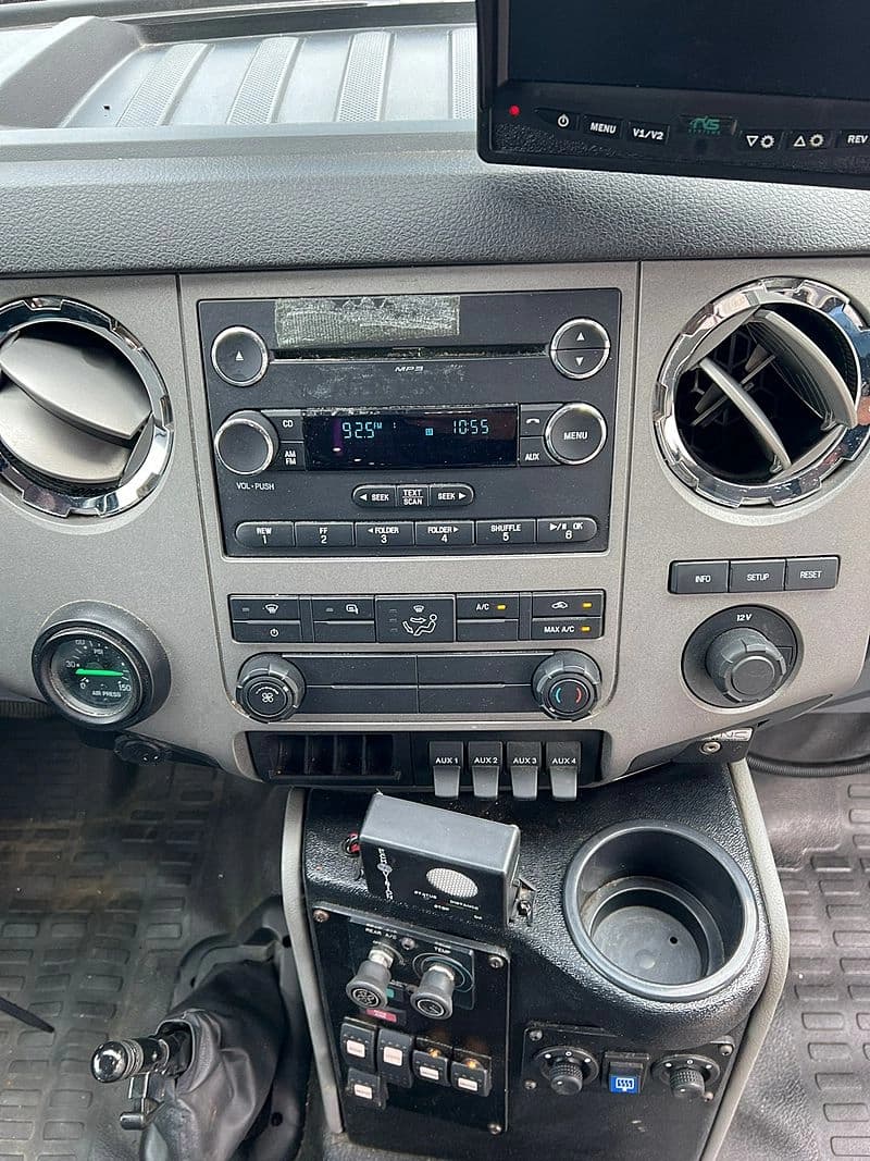 2013 Ford F650 Shuttle Bus - Image 18