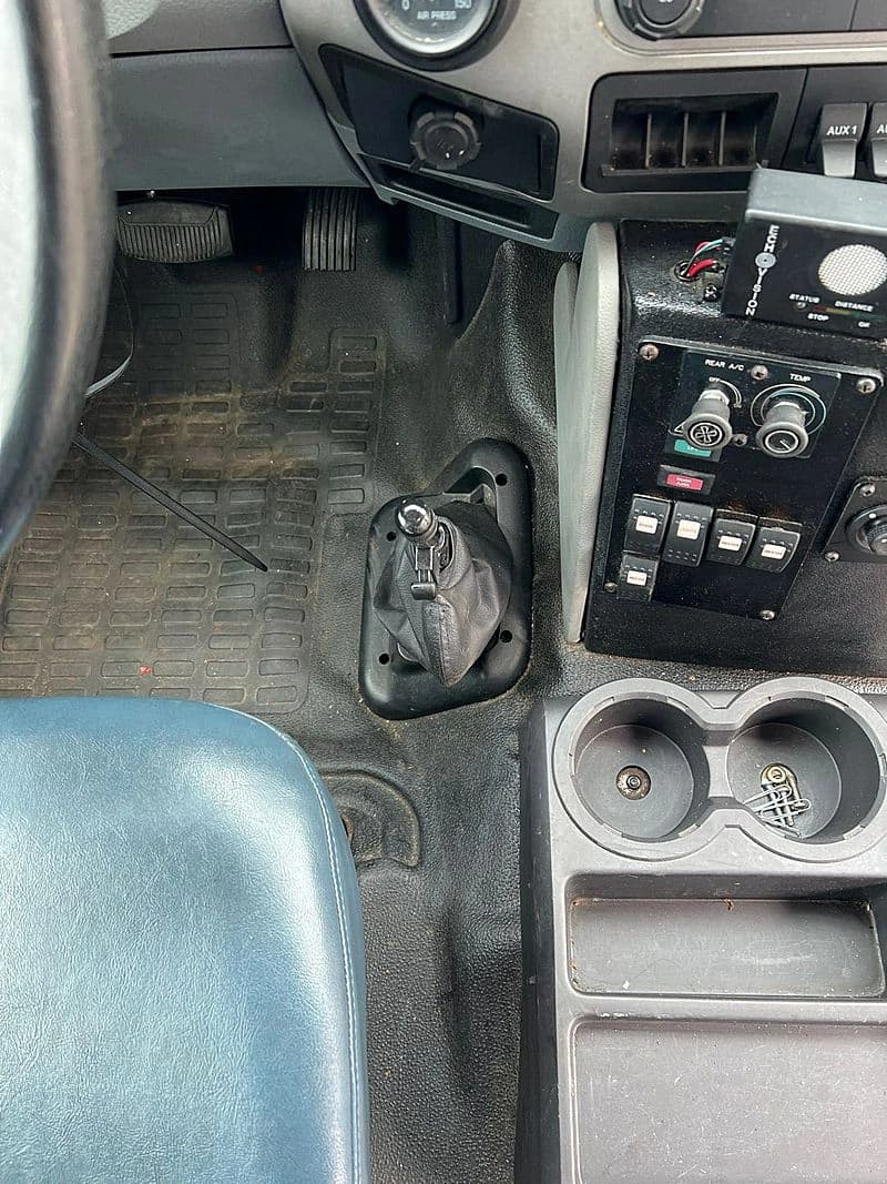 2013 Ford F650 Shuttle Bus - Image 21