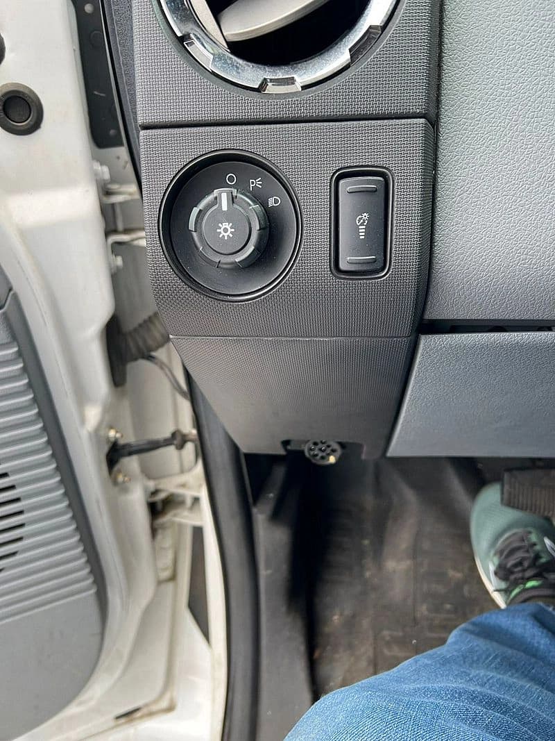 2013 Ford F650 Shuttle Bus - Image 23