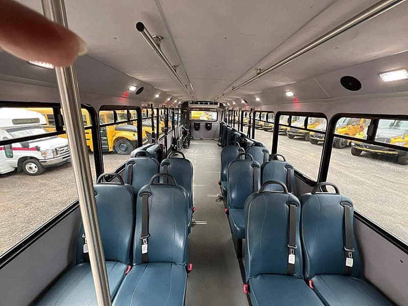 2013 Ford F650 Shuttle Bus - Image 5