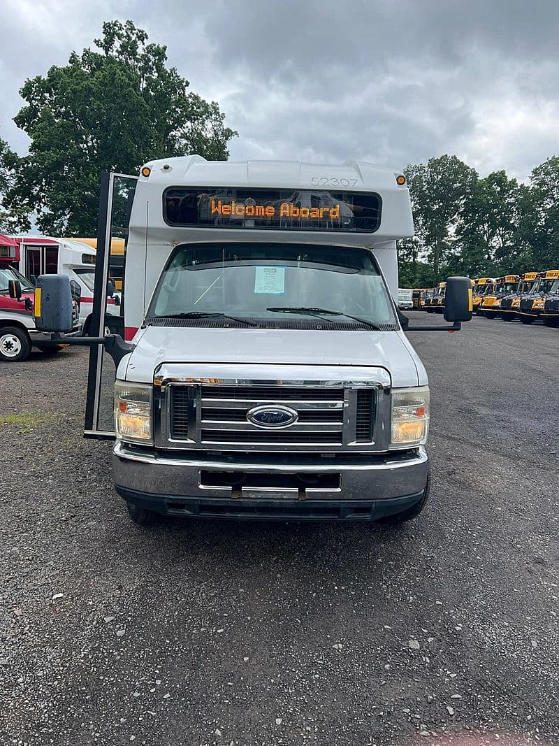 2013 Turtletop Odyssey Shuttle Bus - Image 2