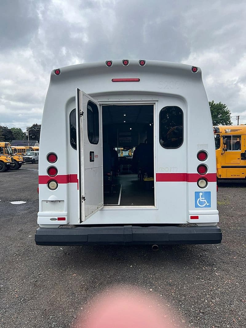 2013 Turtletop Odyssey Shuttle Bus - Image 14