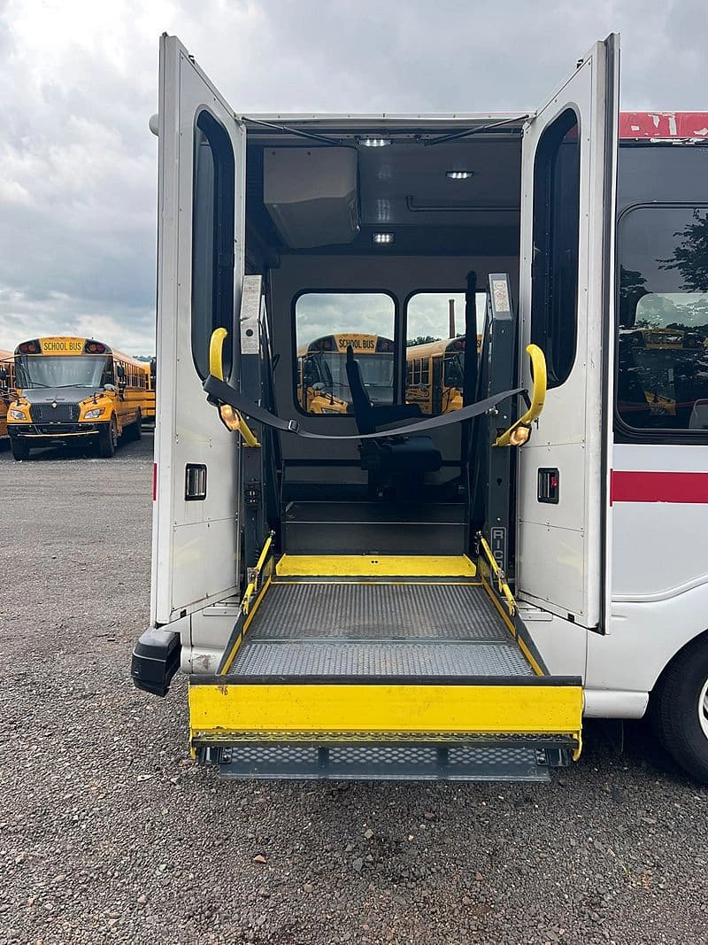 2013 Turtletop Odyssey Shuttle Bus - Image 17