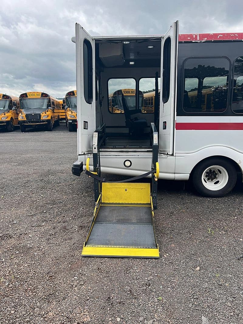 2013 Turtletop Odyssey Shuttle Bus - Image 18
