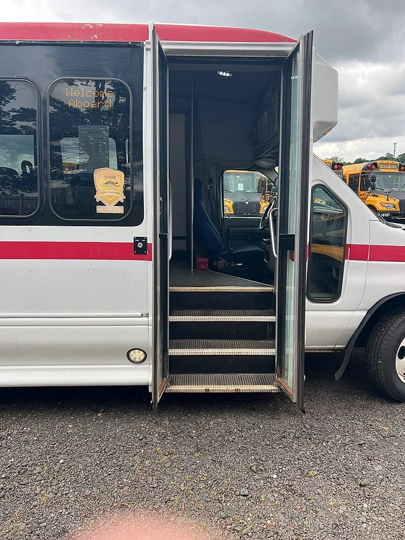 2013 Turtletop Odyssey Shuttle Bus - Image 19