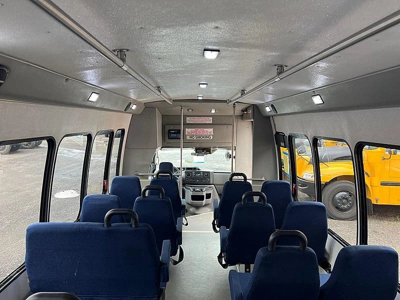 2013 Turtletop Odyssey Shuttle Bus - Image 23