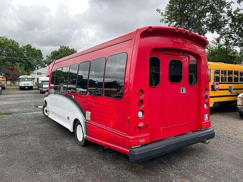 2013 Turtletop Odyssey Shuttle Bus - Image 12