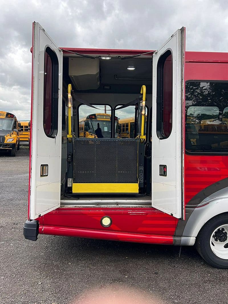 2013 Turtletop Odyssey Shuttle Bus - Image 16