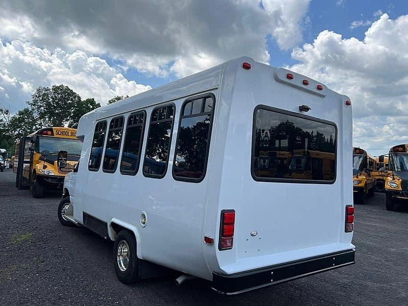 2016 Diamond Coach VIP 2200 ADA Shuttle Bus - Image 11