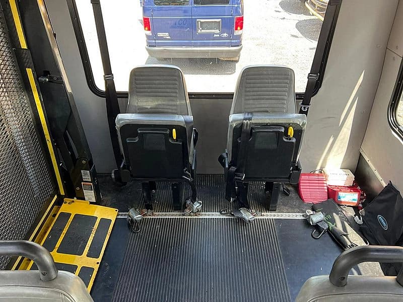 2016 Diamond Coach VIP 2200 ADA Shuttle Bus - Image 21