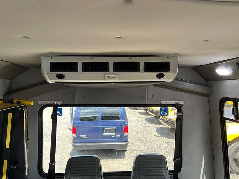 2016 Diamond Coach VIP 2200 ADA Shuttle Bus - Image 22