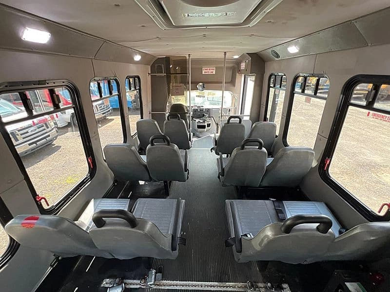 2016 Diamond Coach VIP 2200 ADA Shuttle Bus - Image 23