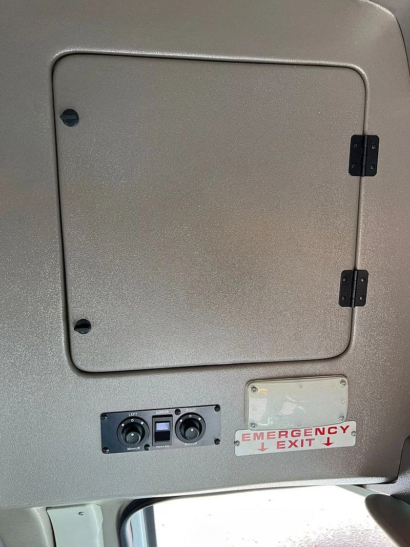 2016 Diamond Coach VIP 2200 ADA Shuttle Bus - Image 28