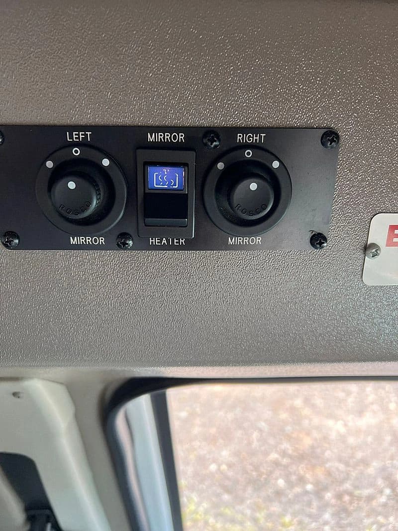 2016 Diamond Coach VIP 2200 ADA Shuttle Bus - Image 30