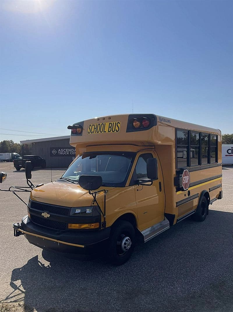 2024 Chevy 6.6l L8T gas Shuttle Bus - Image 2