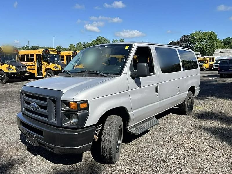 2013 Ford E350 Passenger Van - Image 1