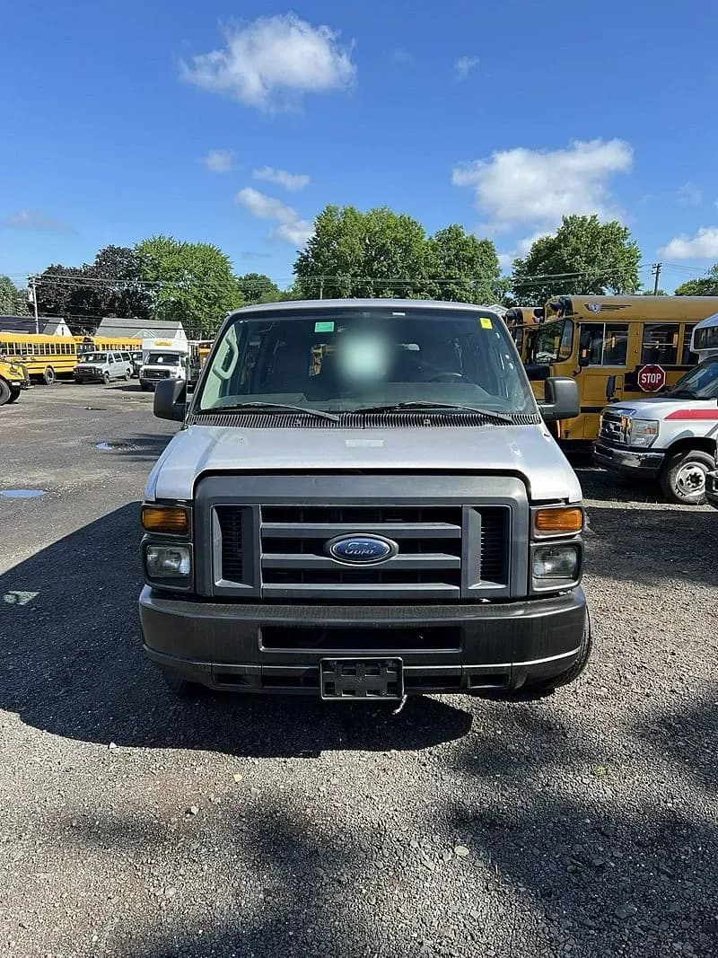 2013 Ford E350 Passenger Van - Image 2