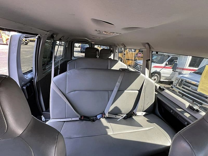 2013 Ford E350 Passenger Van - Image 12