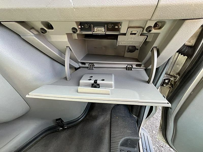 2013 Ford E350 Passenger Van - Image 15