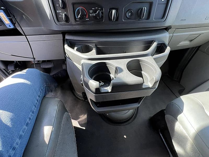 2013 Ford E350 Passenger Van - Image 16
