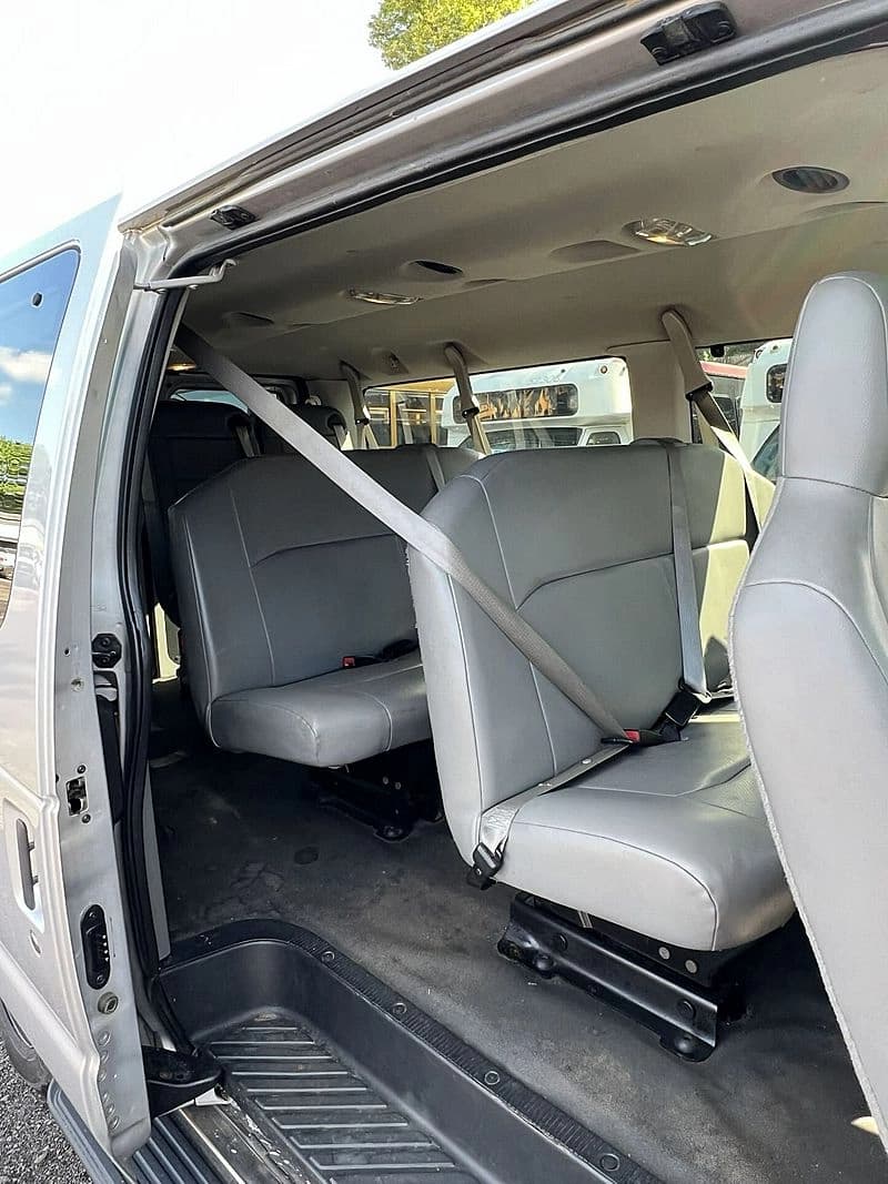 2013 Ford E350 Passenger Van - Image 6