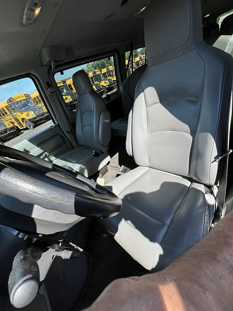 2013 Ford E350 Passenger Van - Image 7