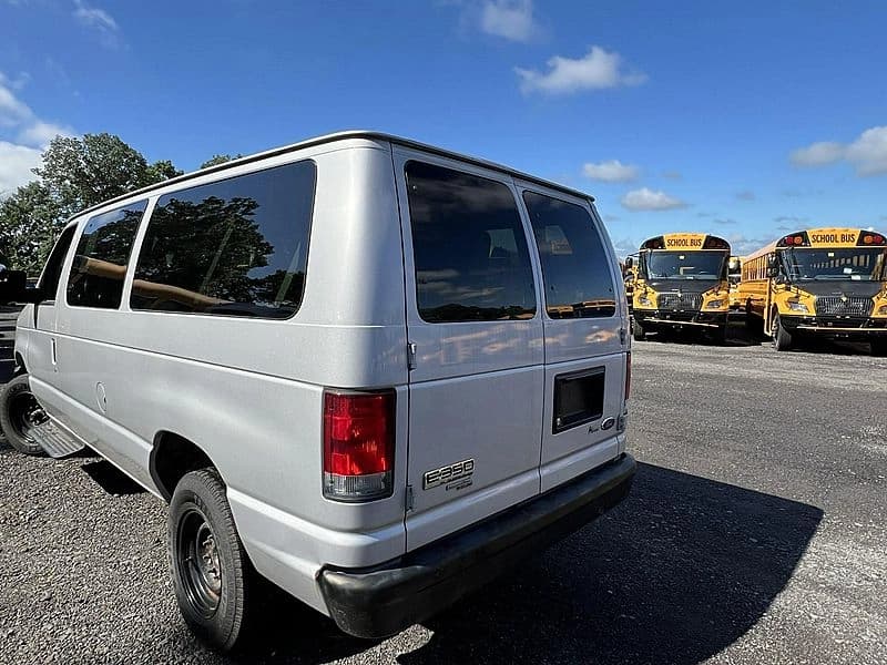 2013 Ford E350 Passenger Van - Image 8