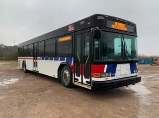 2000 Gillig G18D102N4 bus