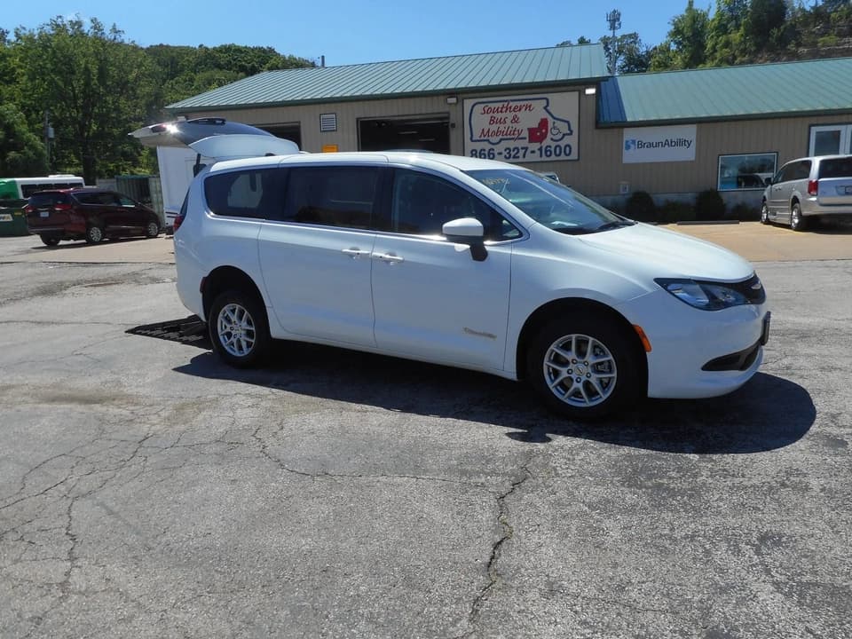 2023 Chrysler Rear Entry Cutaway - Image 4