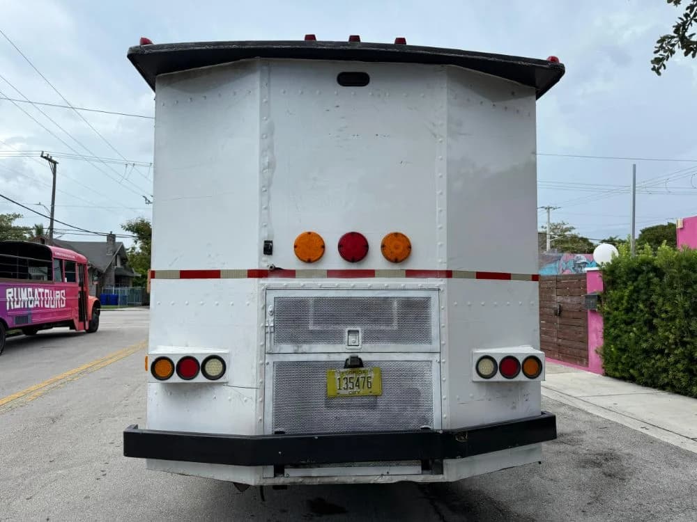 2002 Freightliner Trolley - Image 2