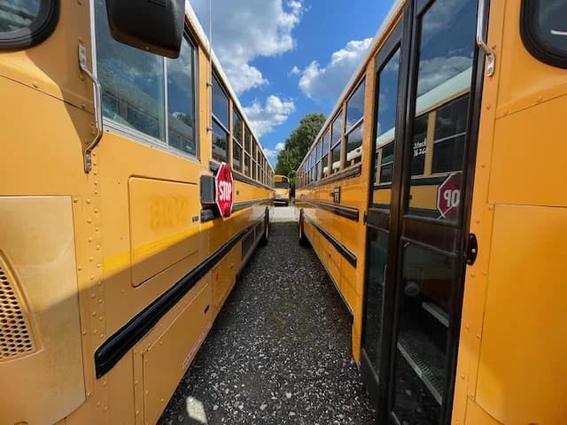 5 Buses With A/C Cummins 77P - Image 11