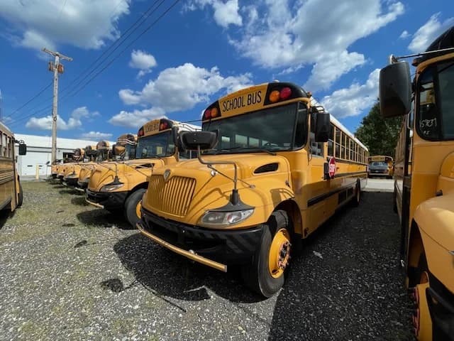 5 Buses With A/C Cummins 77P - Image 9