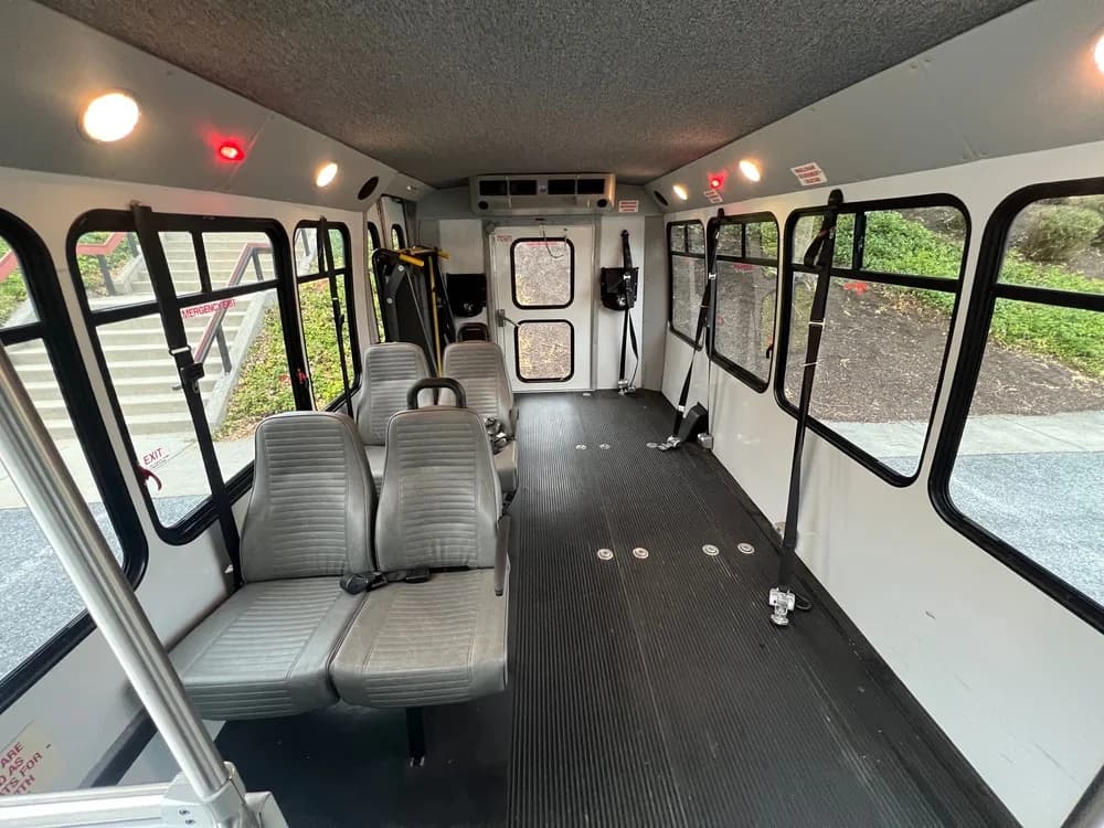 2015 Ford E350 - Image 14
