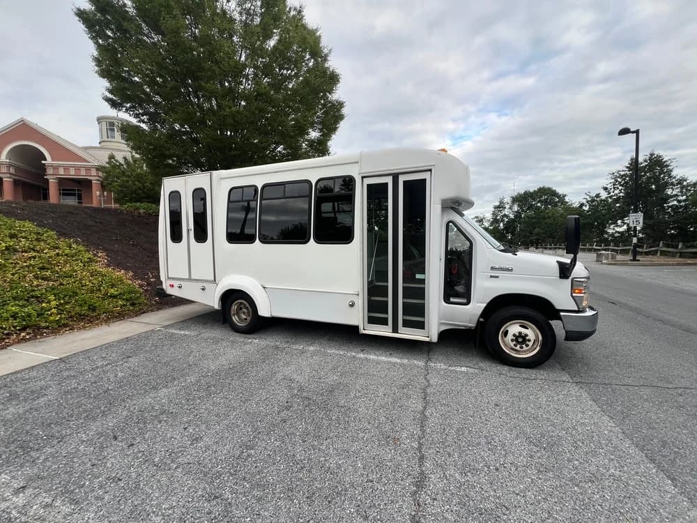 2015 Ford E350 - Image 1