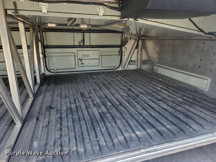 1999 Motor Coach Industries coach bus Coach - Image 14